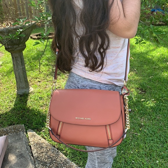 Michael Kors Bedford Legacy Medium Flap Shoulder - Picture 14 of 15